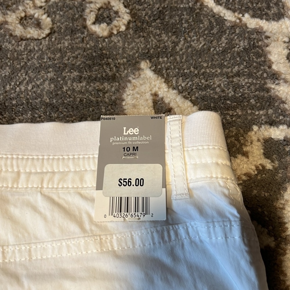 Lee platinum label size 10 capris. New. White. Stretchy - Picture 5 of 5
